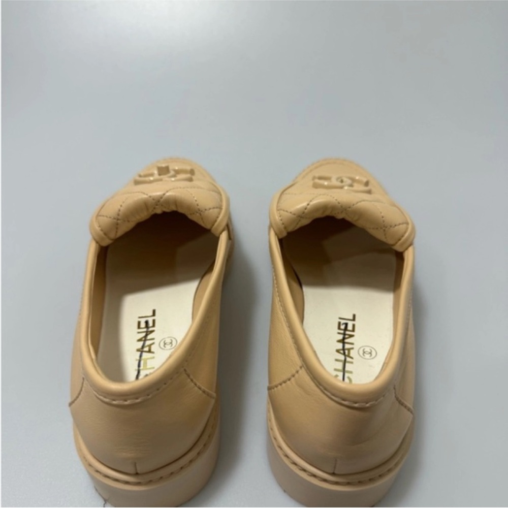 CHANEL 24C Leather Quilted Tab Turn Lock
Turnlock CC Loafers Beige EU 37/US 7 - Picture 3 of 8